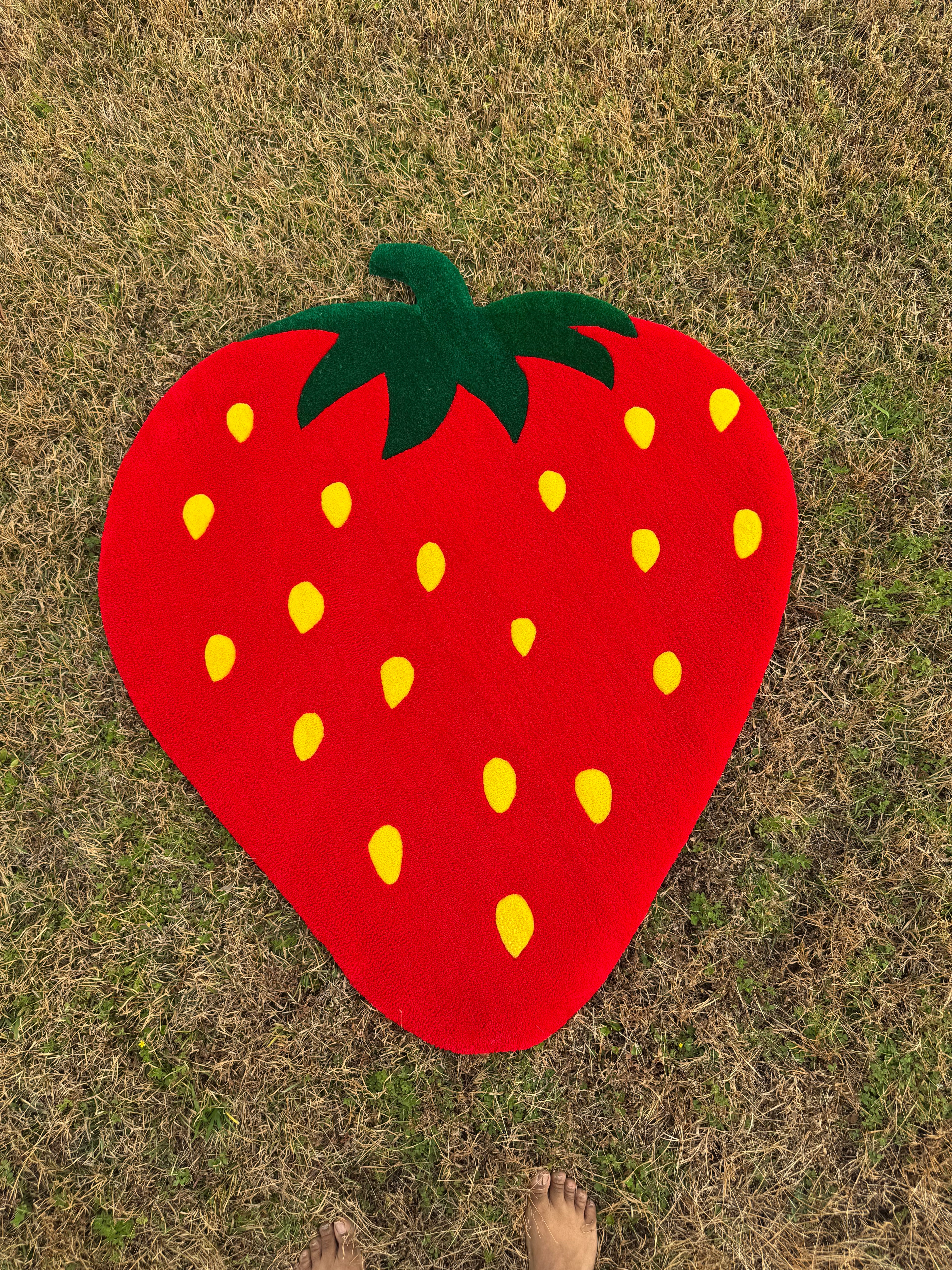 Strawberry Tufted Rug – Handmade Strawberry Shaped Rug | Cute Aesthetic Room Decor | Soft Kids Room Rug | Cottagecore Strawberry Carpet
