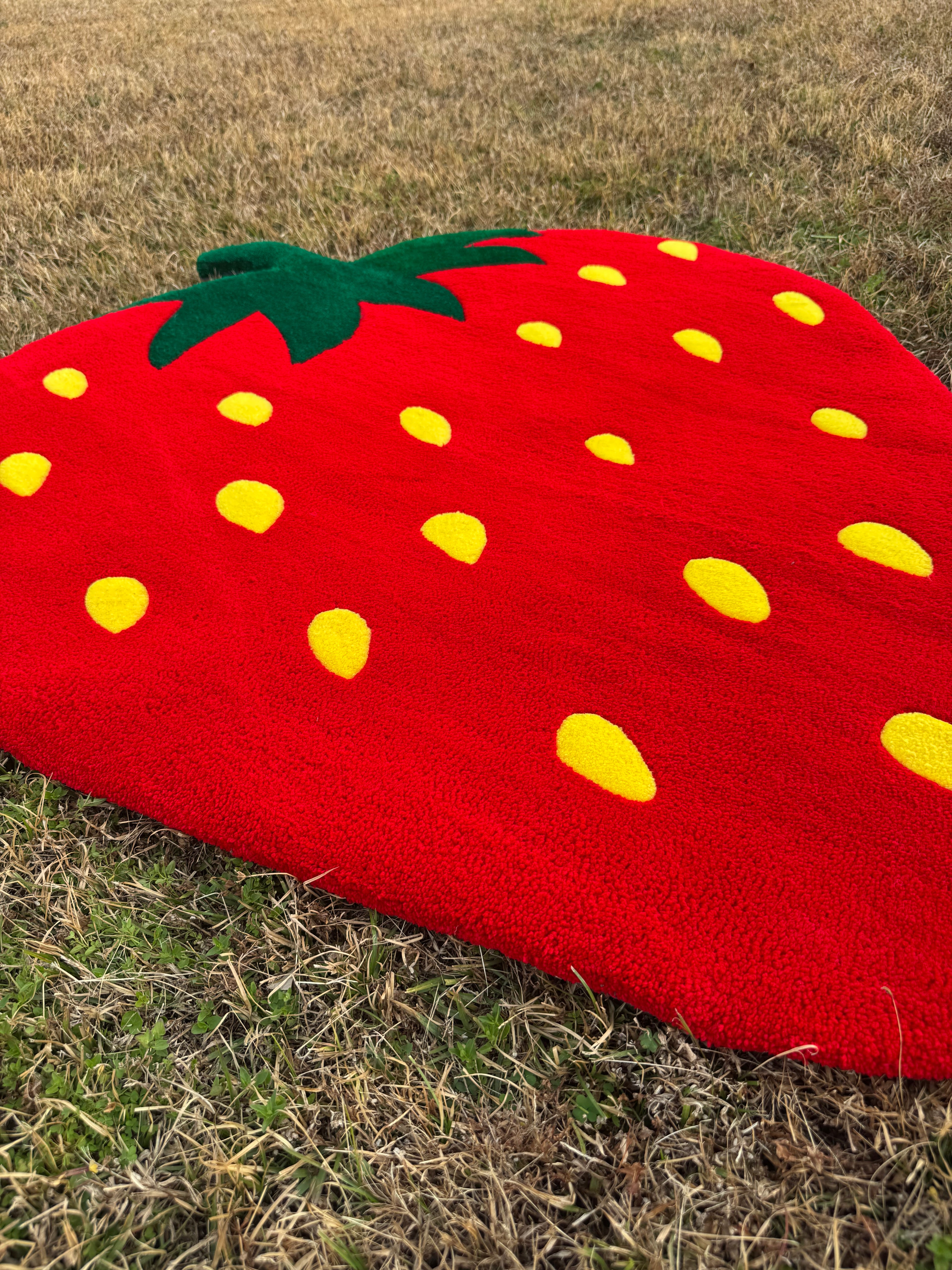 Strawberry Tufted Rug – Handmade Strawberry Shaped Rug | Cute Aesthetic Room Decor | Soft Kids Room Rug | Cottagecore Strawberry Carpet