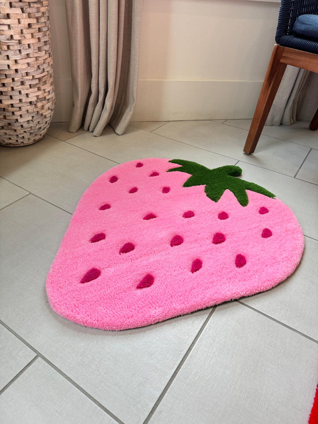 Pink Strawberry Tufted Rug – Handmade Aesthetic Strawberry Rug for Bedroom, Cute Strawberry Room Decor, Soft Plush Floor Rug