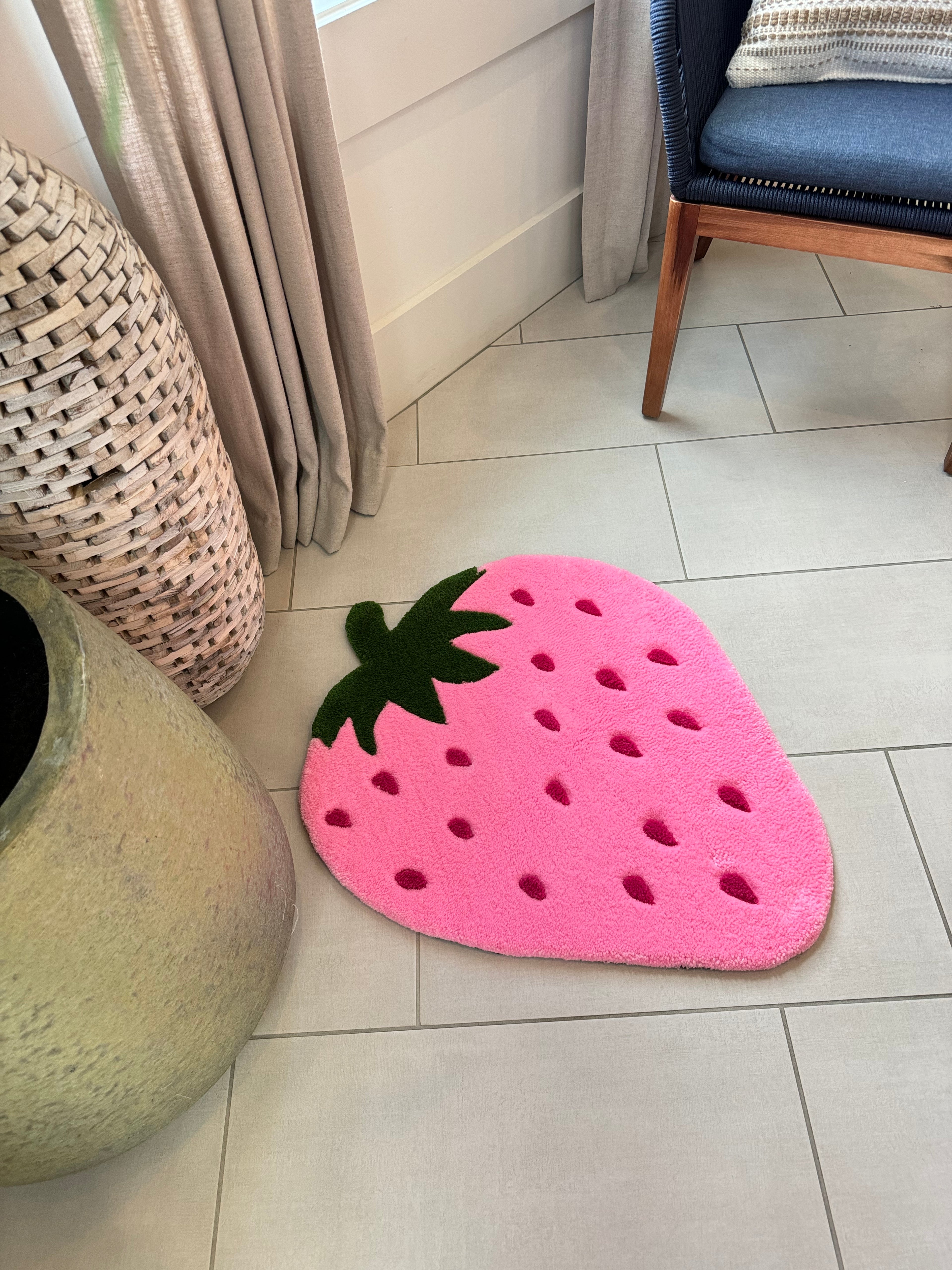 Pink Strawberry Tufted Rug – Handmade Aesthetic Strawberry Rug for Bedroom, Cute Strawberry Room Decor, Soft Plush Floor Rug