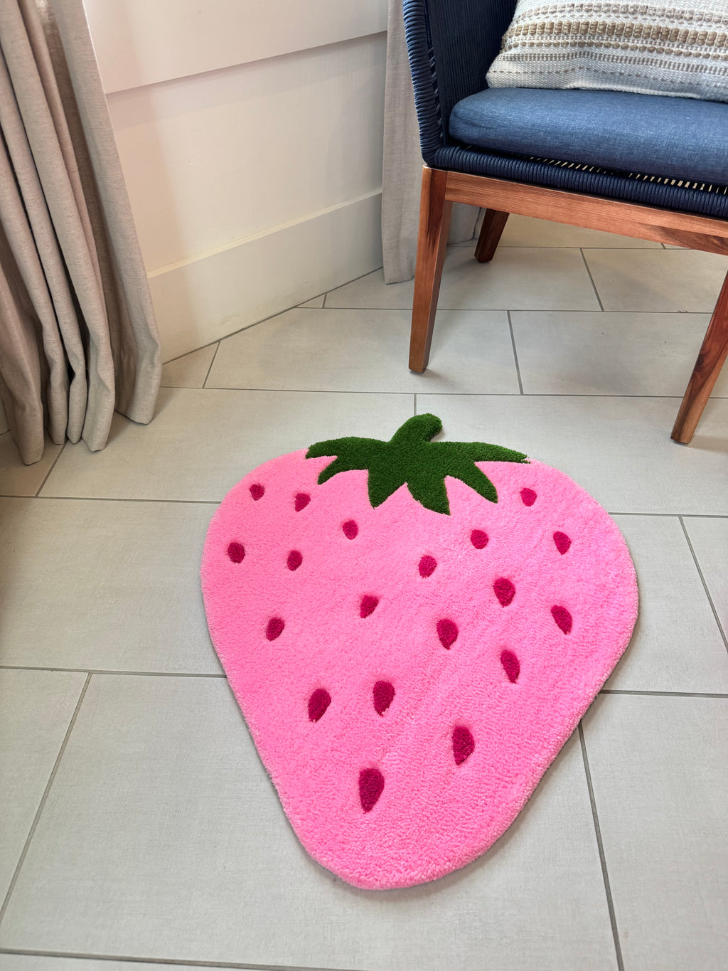 Pink Strawberry Tufted Rug – Handmade Aesthetic Strawberry Rug for Bedroom, Cute Strawberry Room Decor, Soft Plush Floor Rug